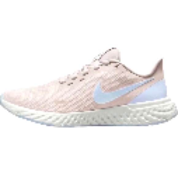 Nike Revolution 5